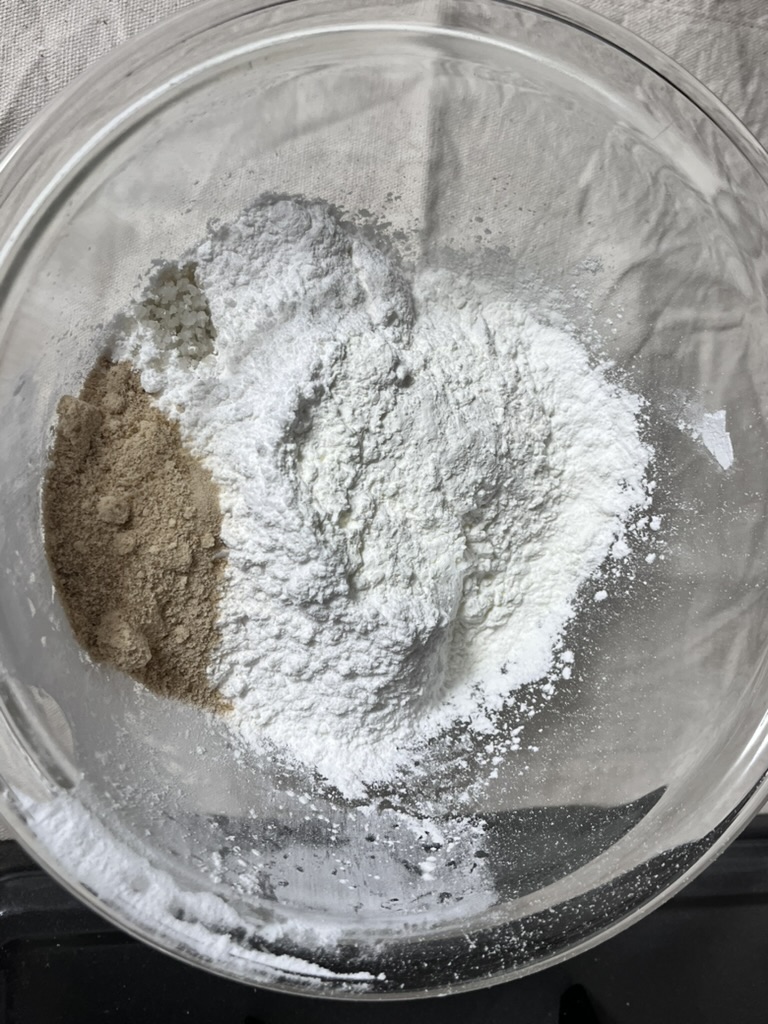 粉類を混ぜている写真