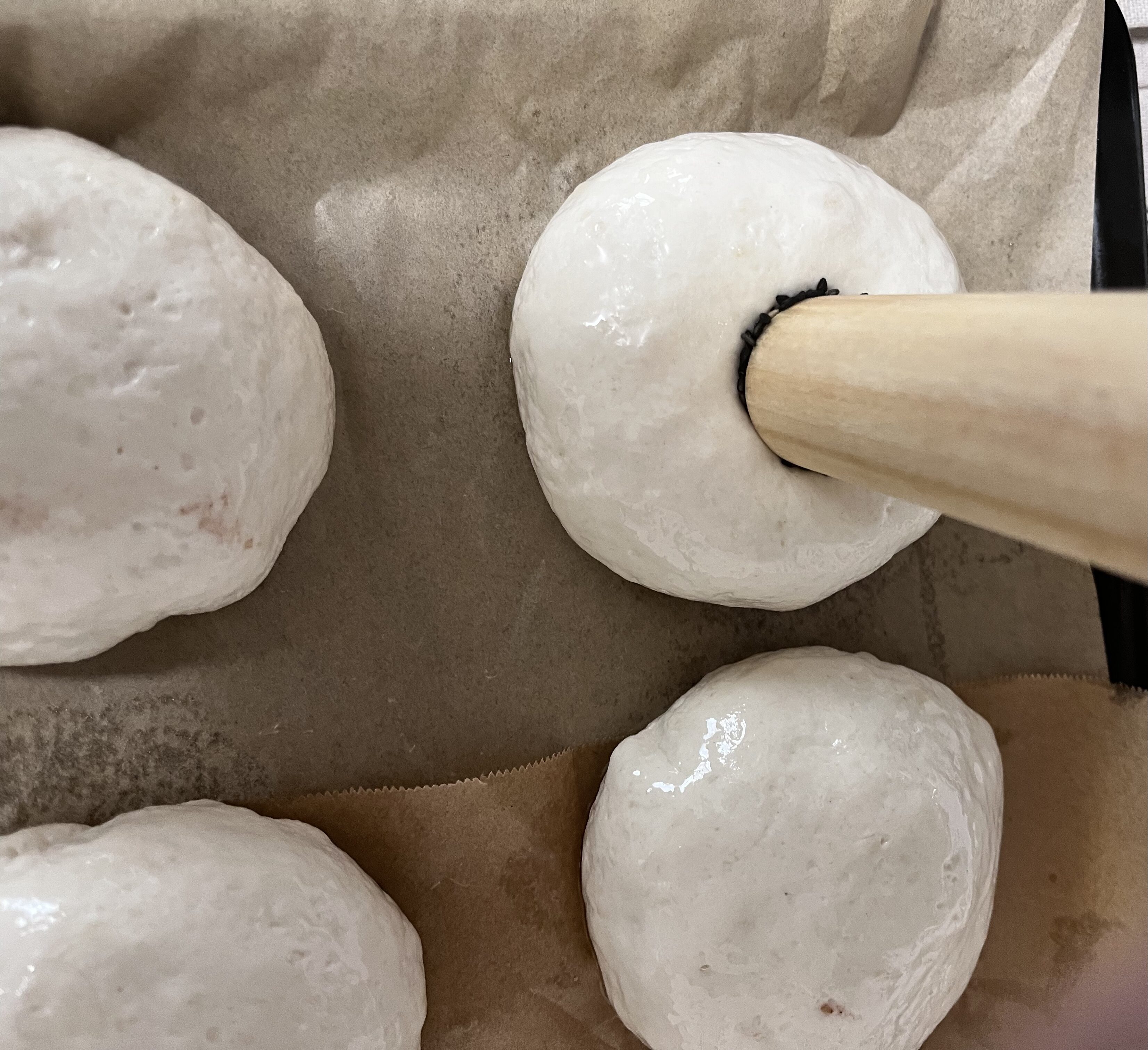 黒ごまをのせる工程2