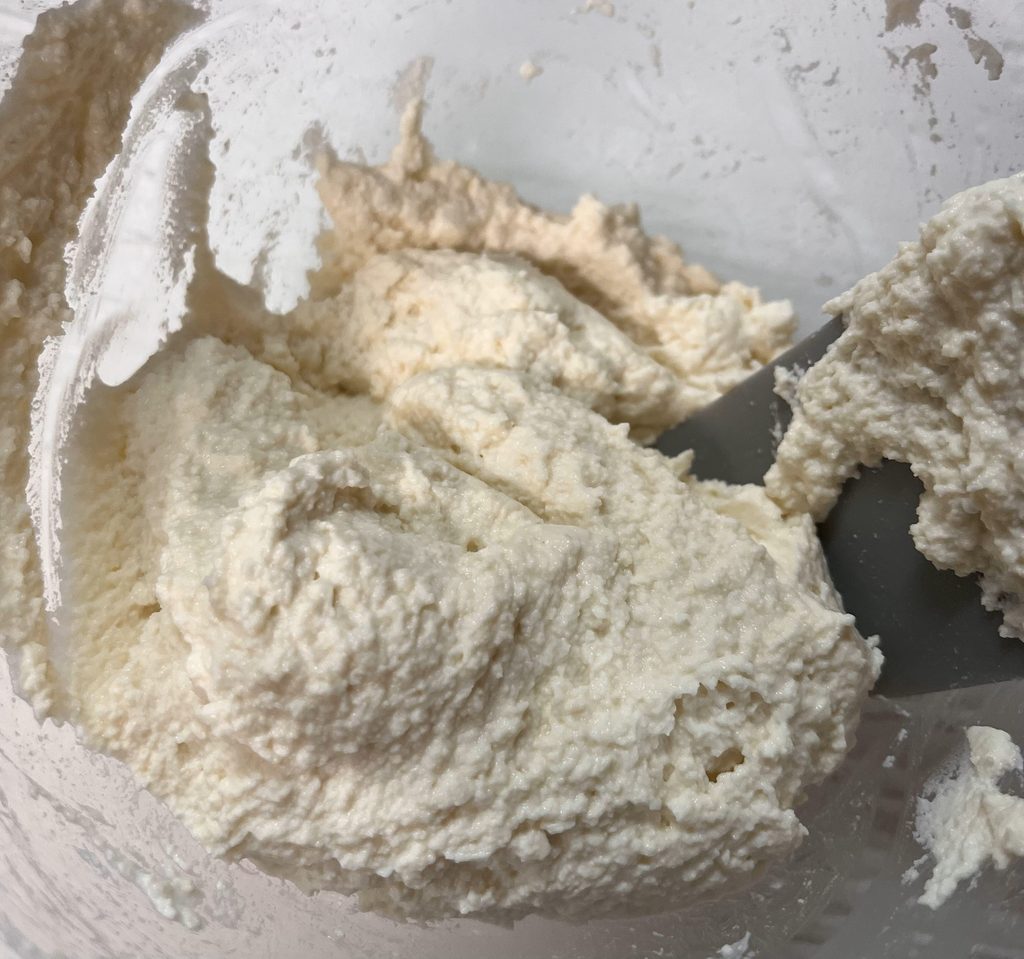 白玉粉と絹ごし豆腐を練り混ぜたところ