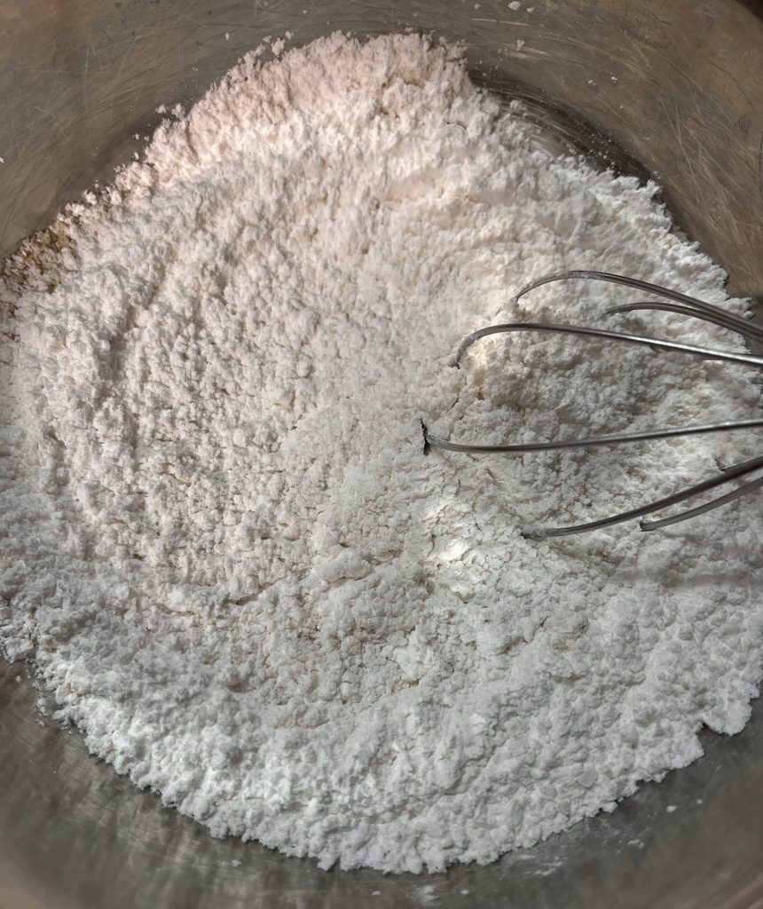 粉類を泡立て器で混ぜ合わせたところ