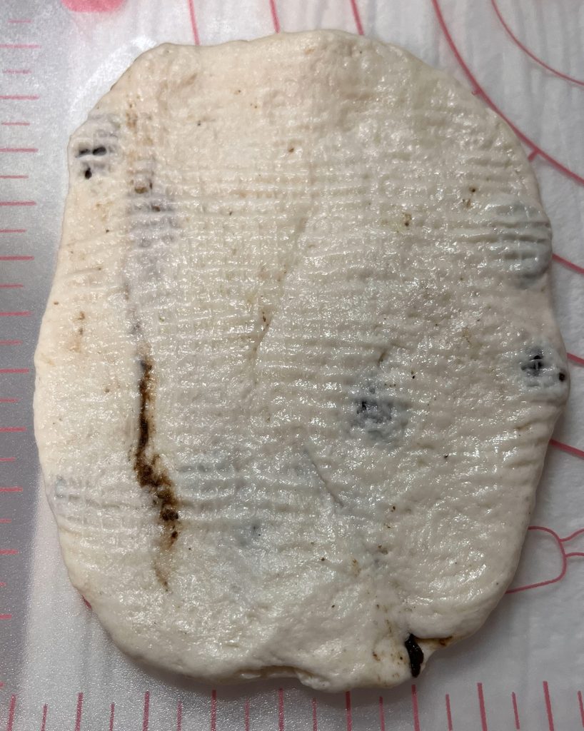 7cm×11cmに伸ばした米粉の生地